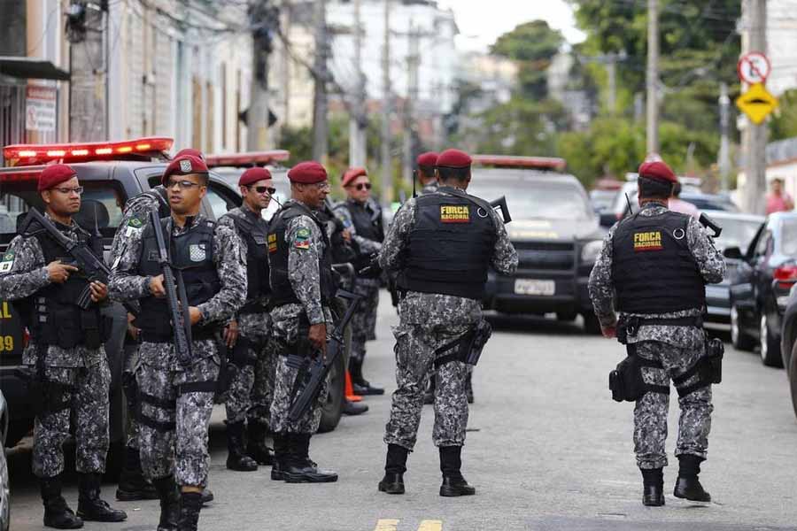01 Governo do Rio diz que atua de forma integrada com forças federais.....