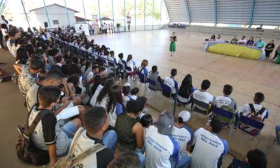 Palestra sobre ações de combate ao feminicídio é realizada no Colégio São José em comemoração ao dia do voluntário