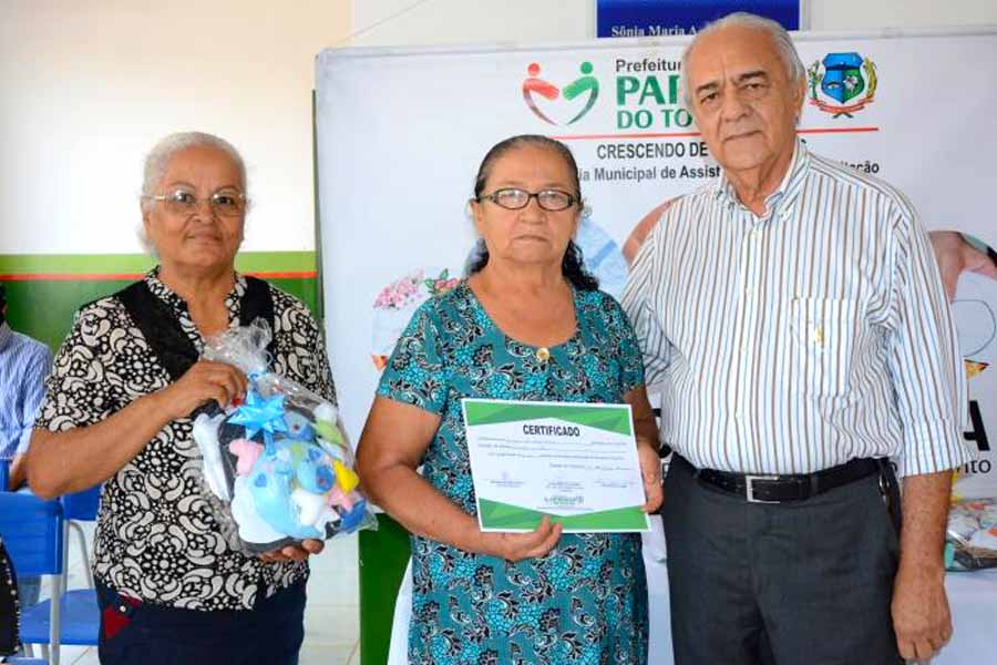 Alunas de Santana recebem certificados de conclusão do Curso de Geração de Renda