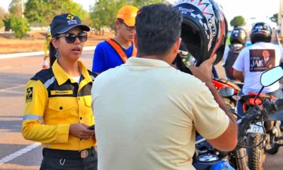 Blitz educativa leva orientações sobre os cuidados no trânsito para motociclistas em Palmas