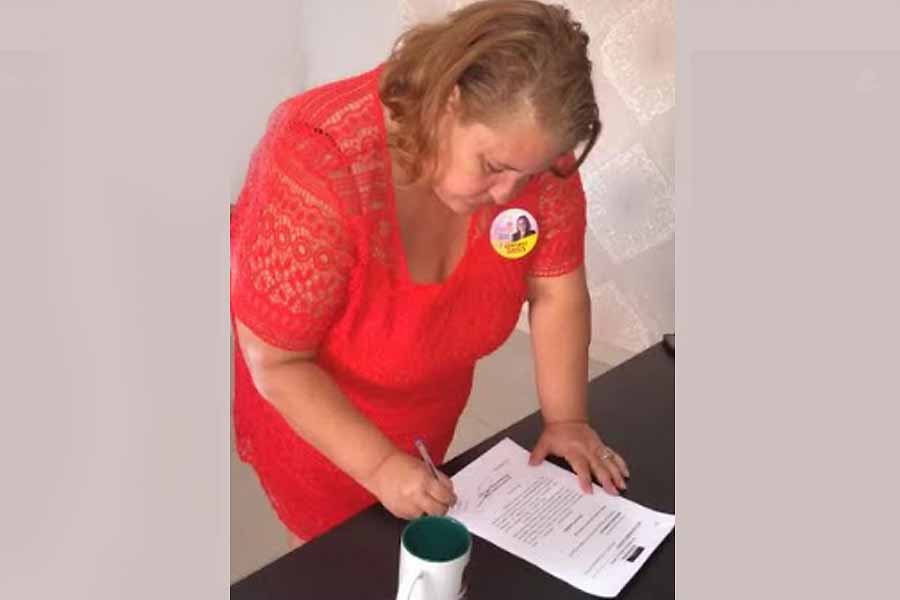 Candidata Bernadete Aparecida assina carta de compromisso pela educação do Tocantins
