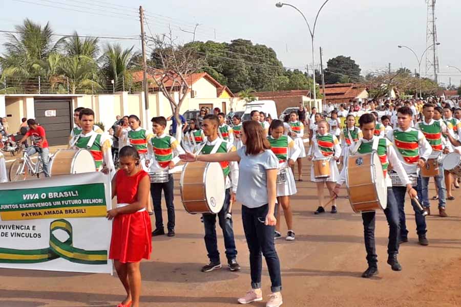 Crianças de Figueirópolis Crianças participam de comemoração da Independência