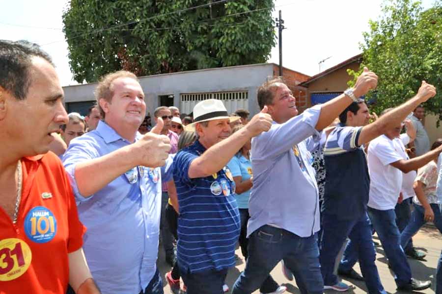 Multidão com Carlesse em Araguaína dá tom da vitória em primeiro turno