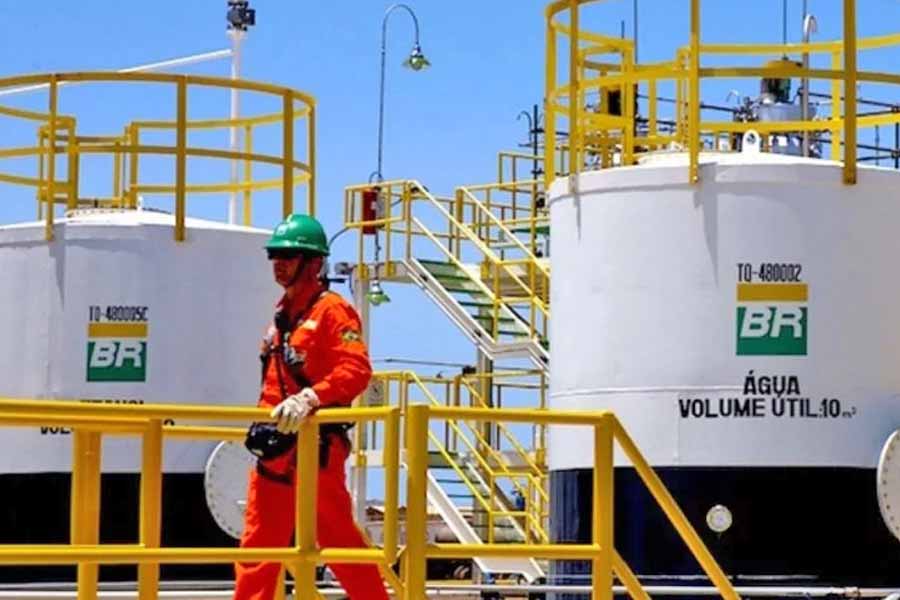 Petrobras reduz em 0,59% preço da gasolina nas refinarias