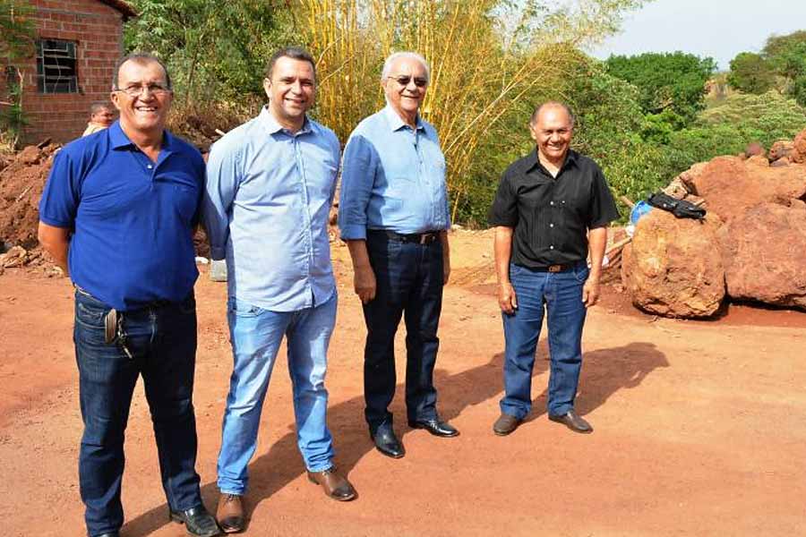 Prefeito Moisés Avelino visita obras no Setor Bela Vista