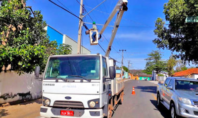 Serviços de limpeza e iluminação pública iniciam semana com equipes em diversos pontos da Capital