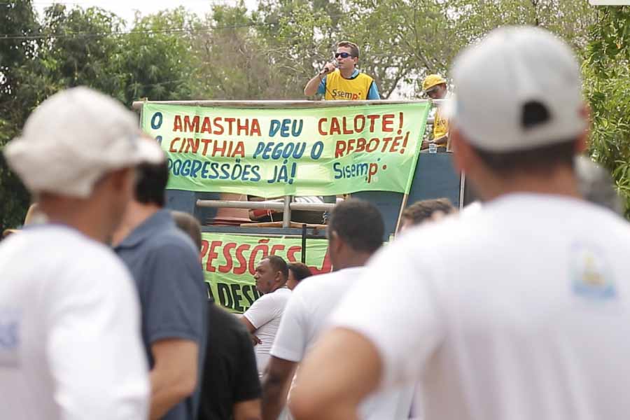 Servidores do município de Palmas denunciam gestão Amastha quando prefeito por não pagar progressões e gratificações