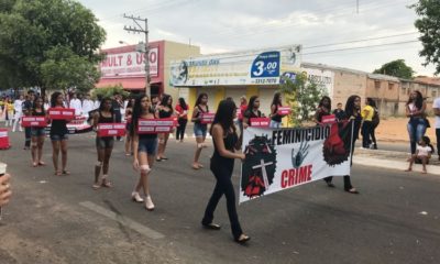 Violência contra a mulher é destaque em desfile cívico; Josi Nunes destaca relevância