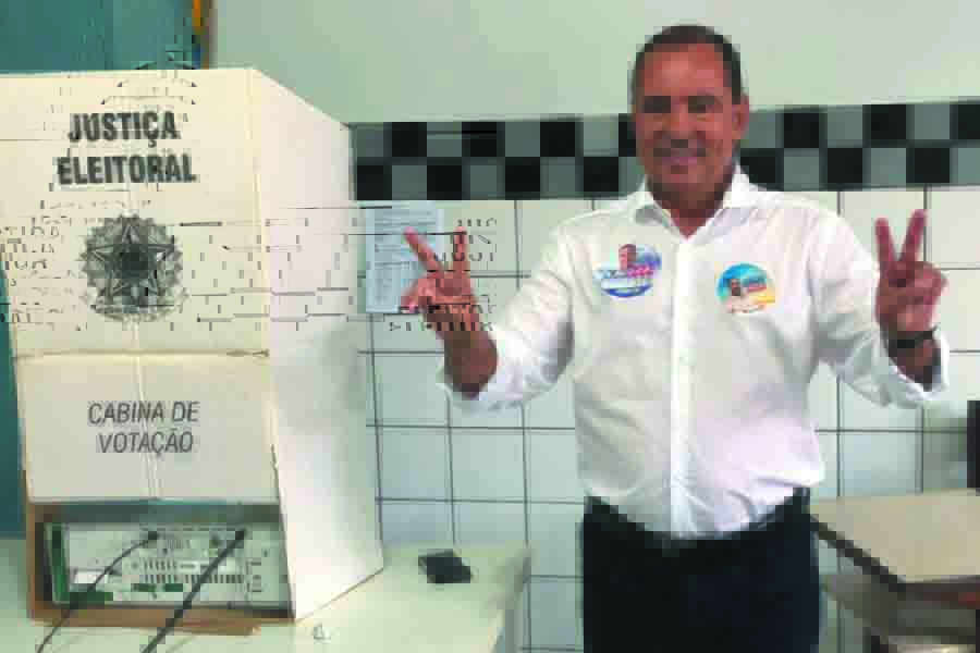 Vicentinho Alves vota em Porto Nacional e só vai se manifestar após apuração