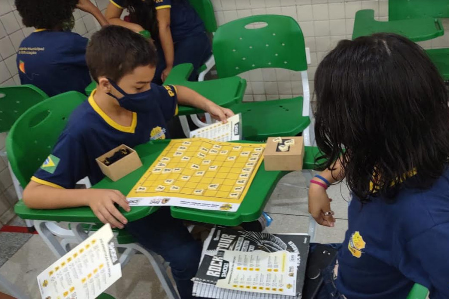 Escola promove intercâmbio de xadrez com alunos de escola indígena