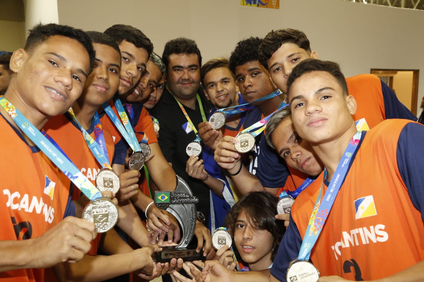 Atletas da Escolinha AMO Atletismo participam do Torneio Escolar